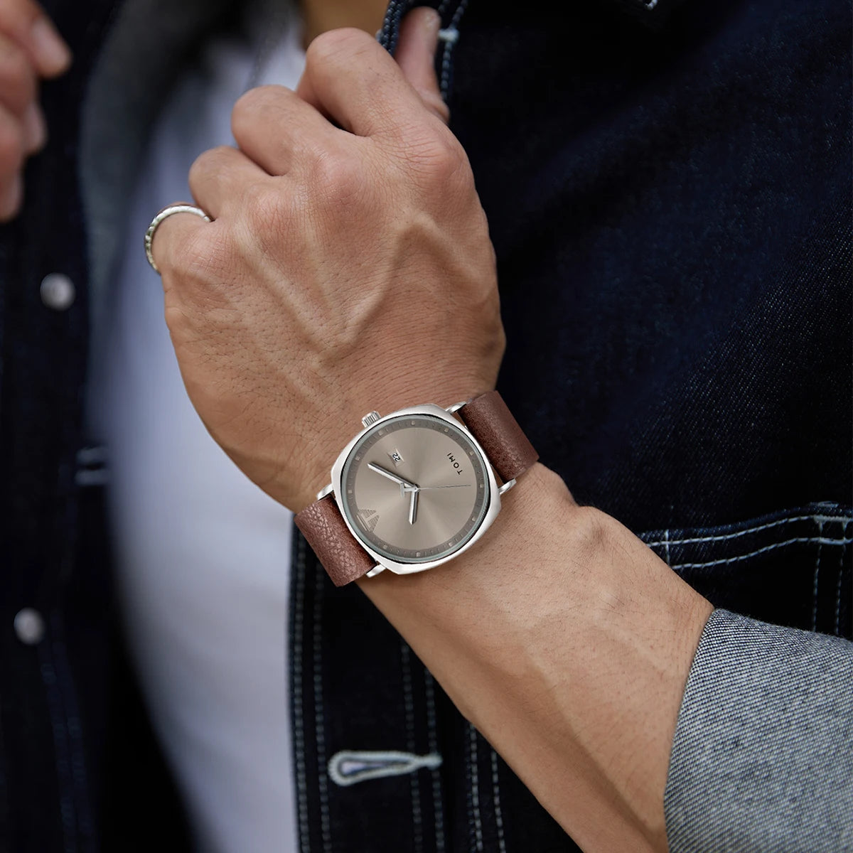 TOMI New 2PCS Luxury Business Men Watch Gift Box Set Simple and Casual Men Calendar Quartz Watch Pen Reloj Men Holiday Gift